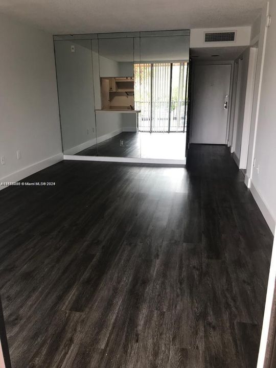 For Rent: $1,900 (1 beds, 1 baths, 614 Square Feet)