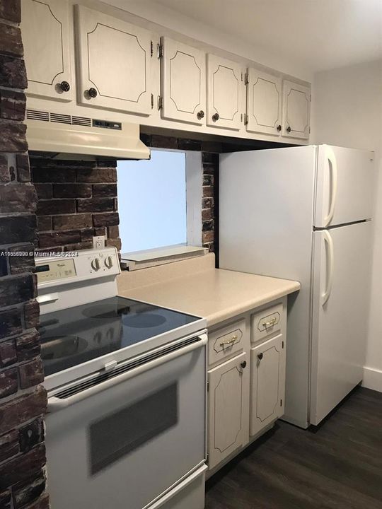 For Rent: $1,900 (1 beds, 1 baths, 614 Square Feet)