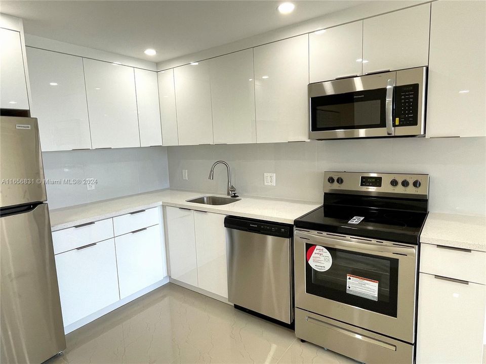 For Rent: $2,500 (2 beds, 2 baths, 1040 Square Feet)