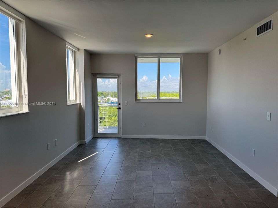 Active With Contract: $2,755 (2 beds, 2 baths, 1107 Square Feet)