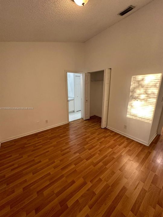 For Rent: $2,700 (3 beds, 2 baths, 1427 Square Feet)