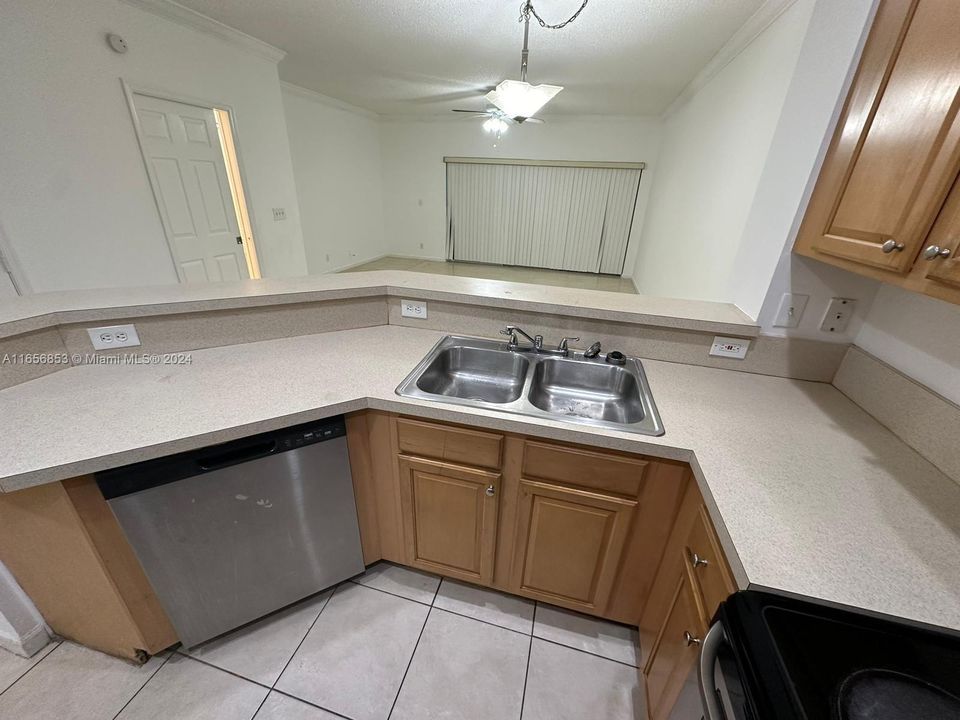 For Rent: $2,700 (3 beds, 2 baths, 1427 Square Feet)