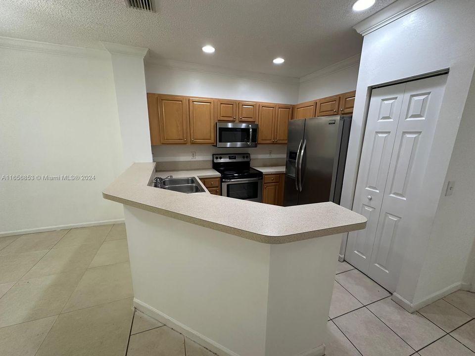 For Rent: $2,700 (3 beds, 2 baths, 1427 Square Feet)