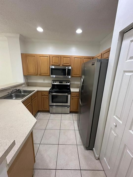 For Rent: $2,700 (3 beds, 2 baths, 1427 Square Feet)