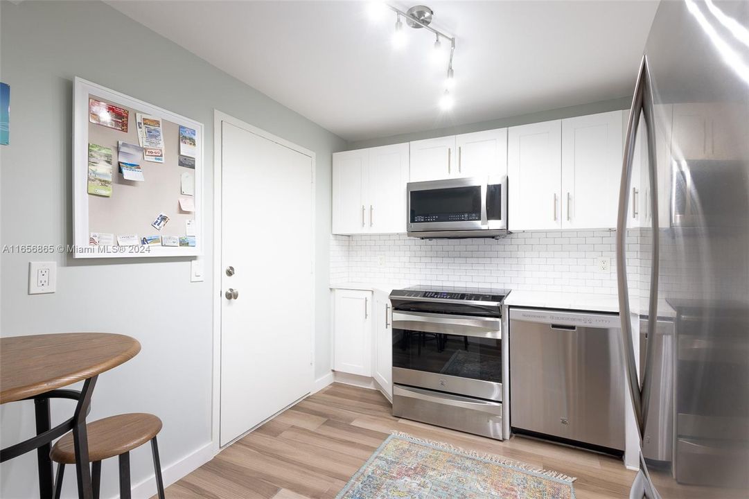 Active With Contract: $5,000 (2 beds, 2 baths, 1350 Square Feet)