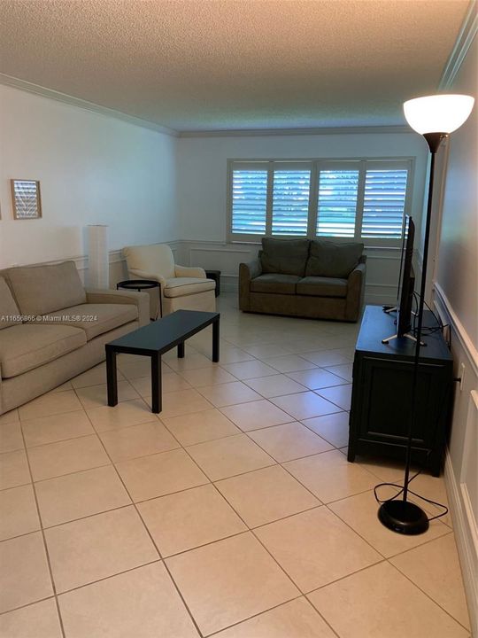 For Rent: $2,200 (3 beds, 2 baths, 1119 Square Feet)