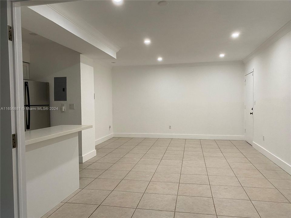 Active With Contract: $2,450 (1 beds, 1 baths, 778 Square Feet)