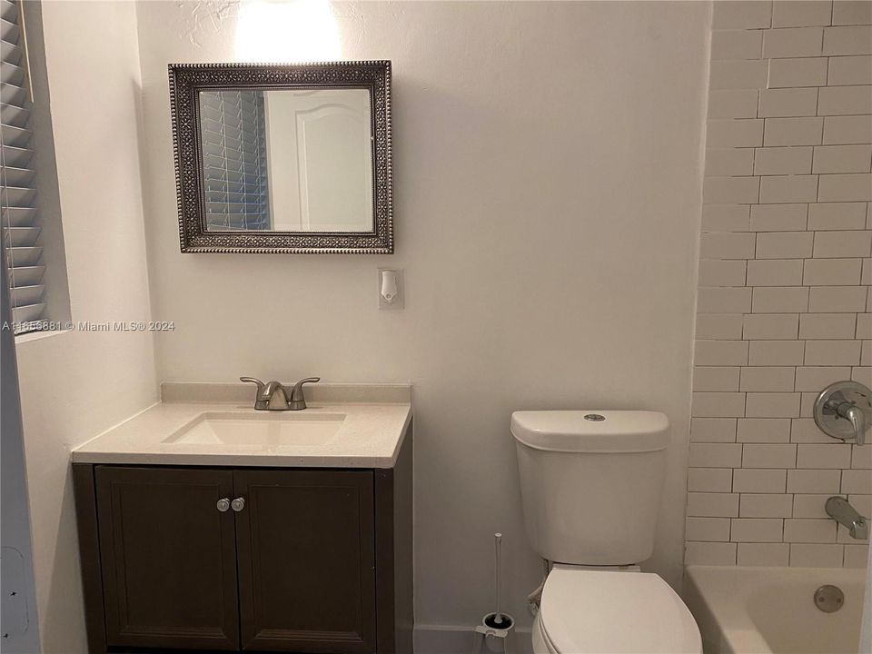 Active With Contract: $2,450 (1 beds, 1 baths, 778 Square Feet)