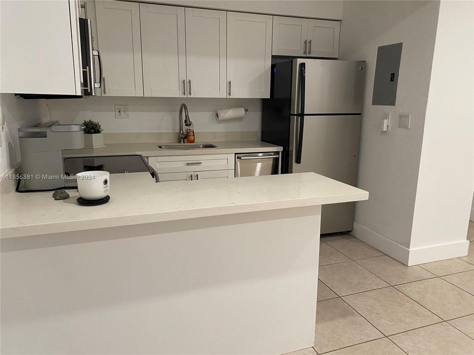 Active With Contract: $2,450 (1 beds, 1 baths, 778 Square Feet)