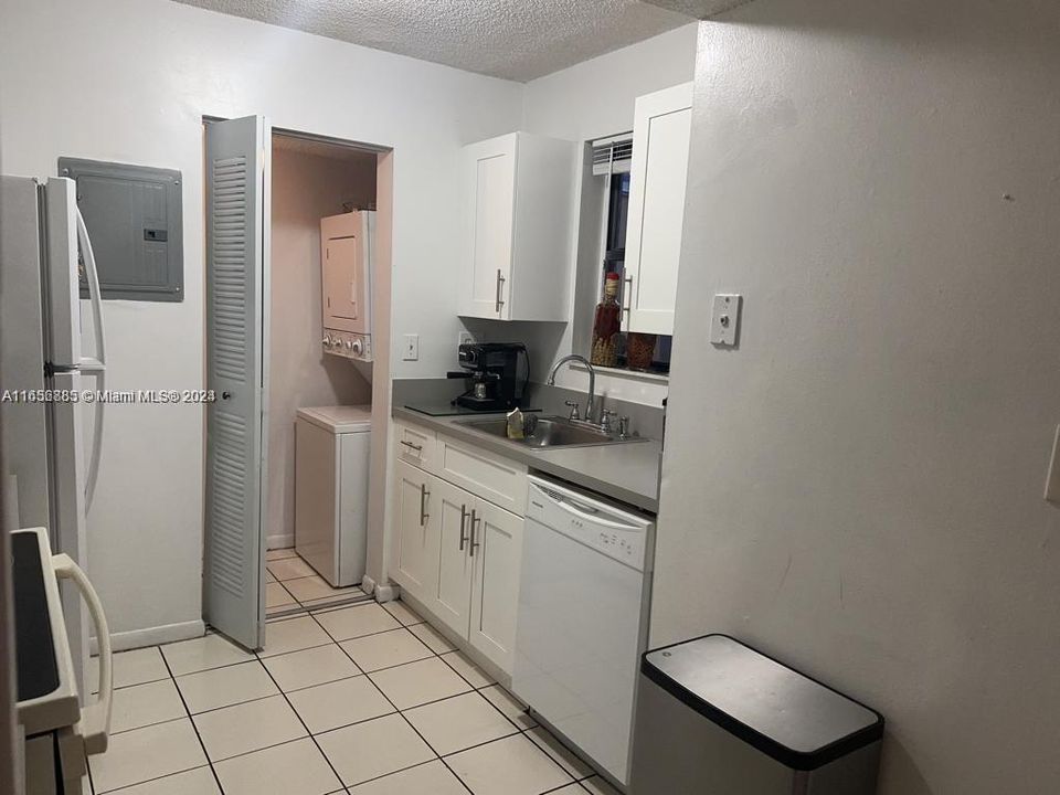 For Rent: $2,250 (2 beds, 1 baths, 758 Square Feet)