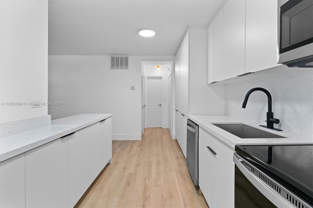 For Rent: $2,300 (1 beds, 1 baths, 667 Square Feet)