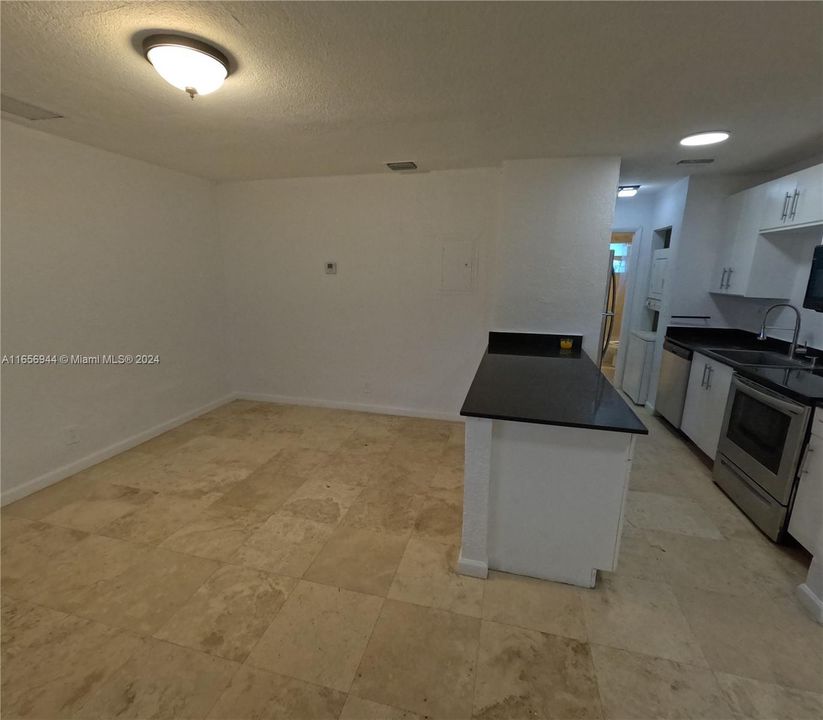 For Rent: $1,800 (1 beds, 1 baths, 545 Square Feet)