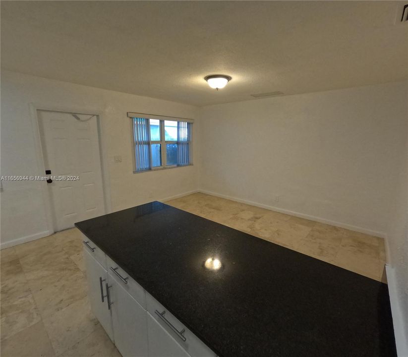 For Rent: $1,800 (1 beds, 1 baths, 545 Square Feet)