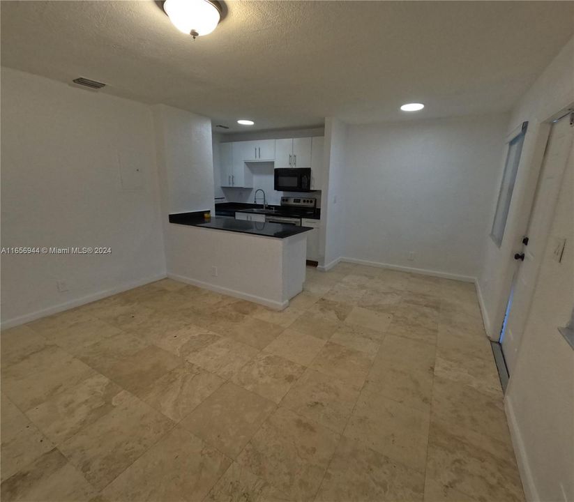 For Rent: $1,800 (1 beds, 1 baths, 545 Square Feet)