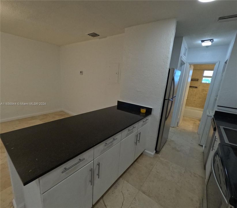 For Rent: $1,800 (1 beds, 1 baths, 545 Square Feet)