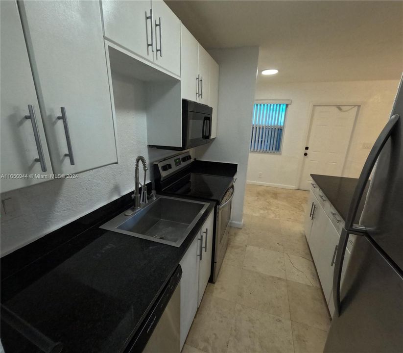 For Rent: $1,800 (1 beds, 1 baths, 545 Square Feet)