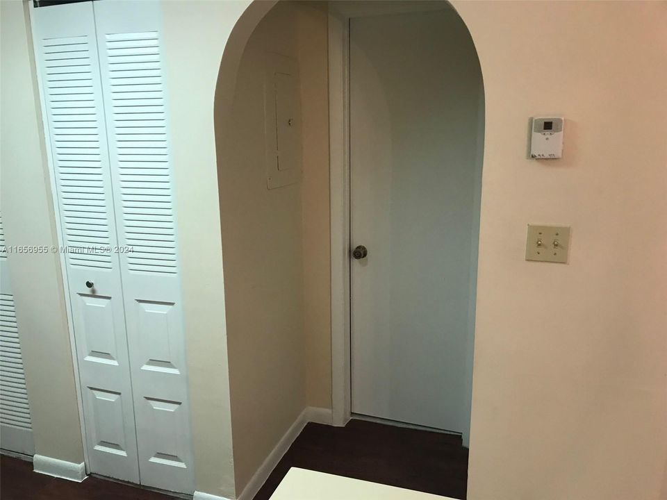 For Rent: $1,850 (1 beds, 1 baths, 777 Square Feet)