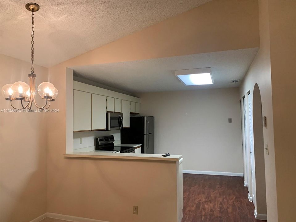 For Rent: $1,850 (1 beds, 1 baths, 777 Square Feet)