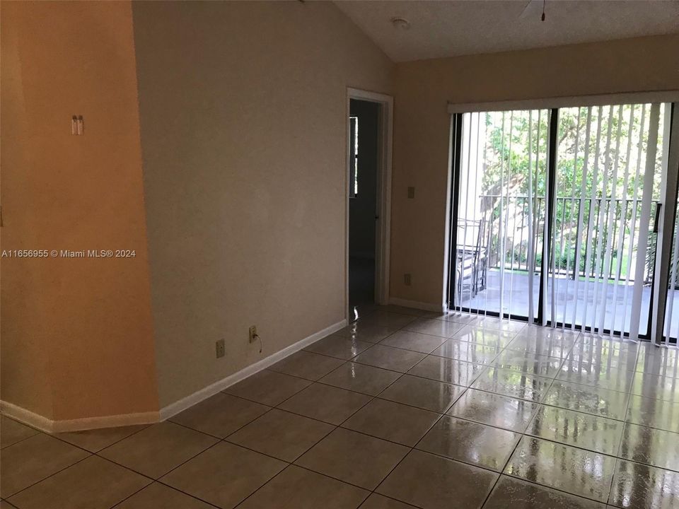 For Rent: $1,850 (1 beds, 1 baths, 777 Square Feet)