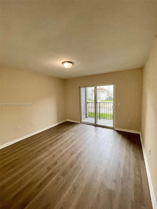 For Rent: $2,300 (3 beds, 2 baths, 1126 Square Feet)