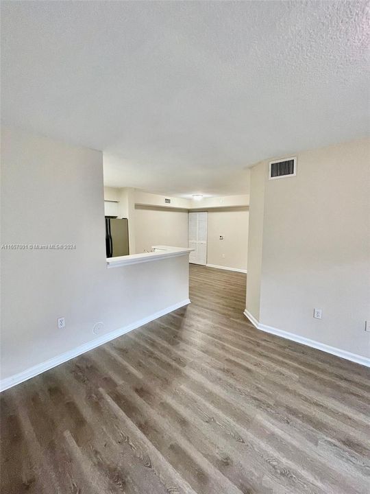 For Rent: $2,300 (3 beds, 2 baths, 1126 Square Feet)