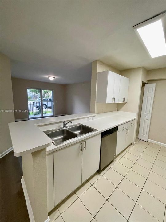 For Rent: $2,300 (3 beds, 2 baths, 1126 Square Feet)