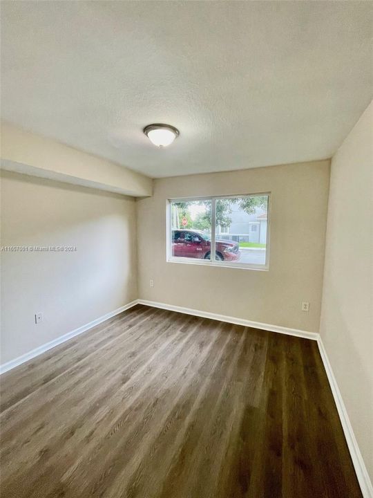 For Rent: $2,300 (3 beds, 2 baths, 1126 Square Feet)