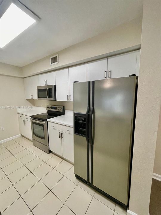 For Rent: $2,300 (3 beds, 2 baths, 1126 Square Feet)