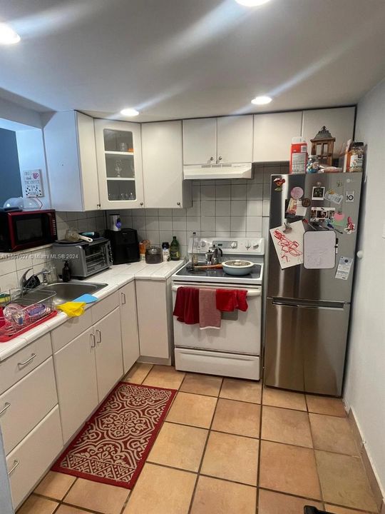 Active With Contract: $1,950 (1 beds, 1 baths, 516 Square Feet)