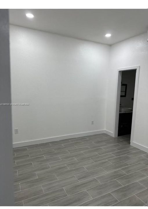 For Rent: $1,600 (1 beds, 1 baths, 2146 Square Feet)