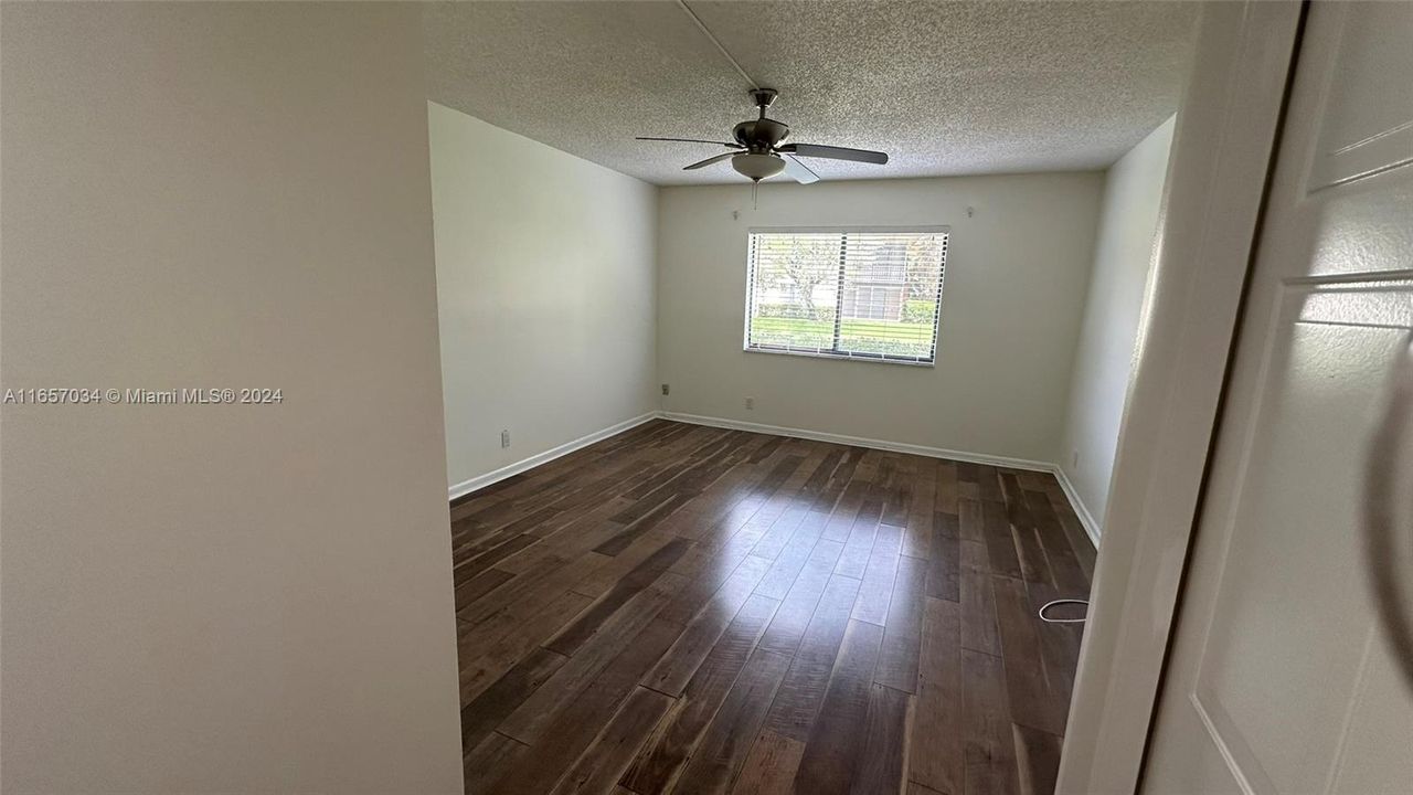 For Rent: $2,800 (3 beds, 2 baths, 1231 Square Feet)