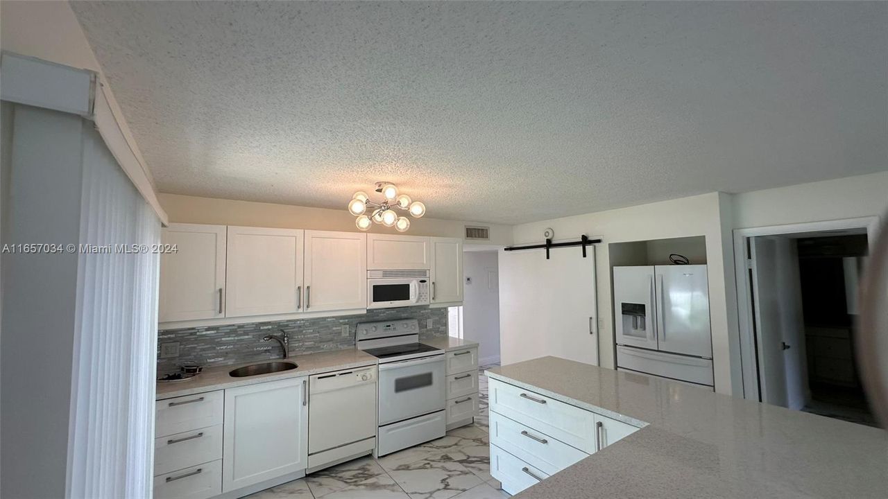 For Rent: $2,800 (3 beds, 2 baths, 1231 Square Feet)