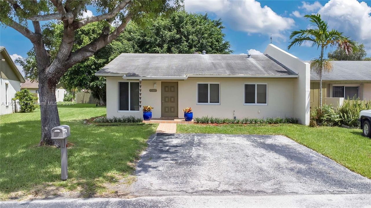 Active With Contract: $499,000 (3 beds, 2 baths, 1225 Square Feet)