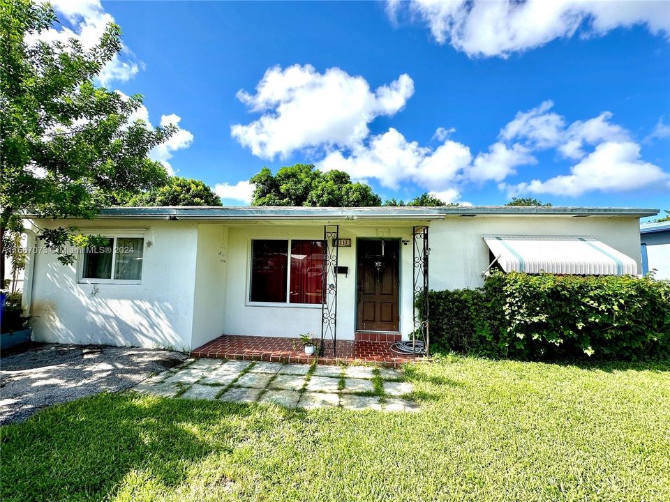 For Sale: $525,000 (3 beds, 2 baths, 1356 Square Feet)