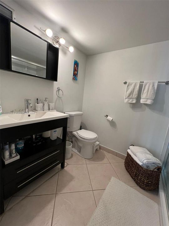 For Rent: $3,000 (1 beds, 2 baths, 768 Square Feet)