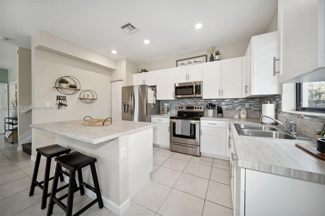 Active With Contract: $3,600 (3 beds, 2 baths, 1863 Square Feet)