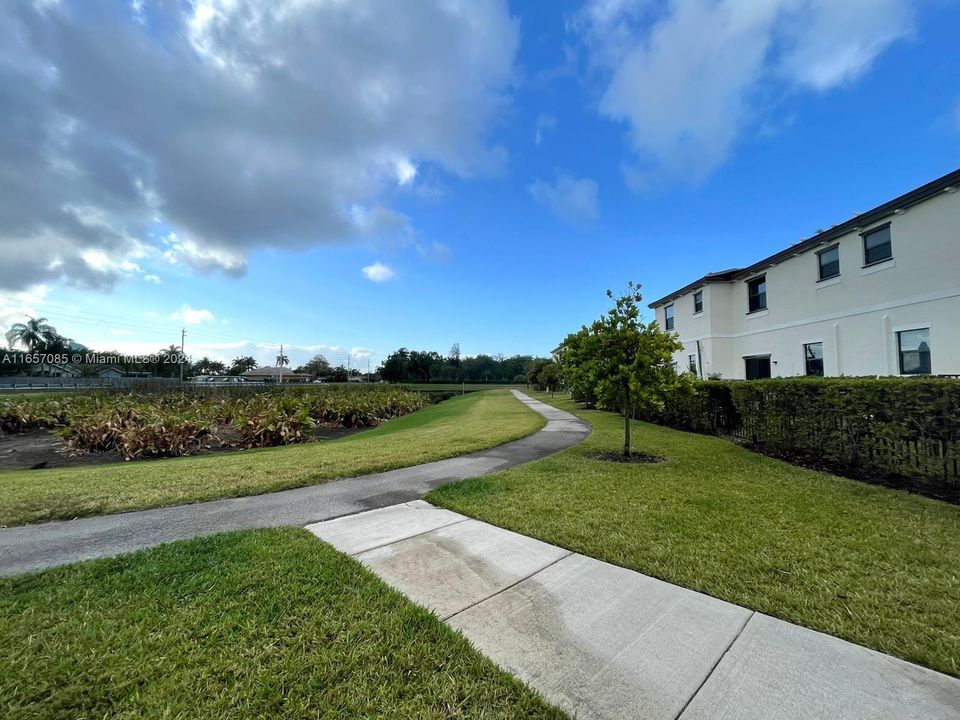 Active With Contract: $3,600 (3 beds, 2 baths, 1863 Square Feet)