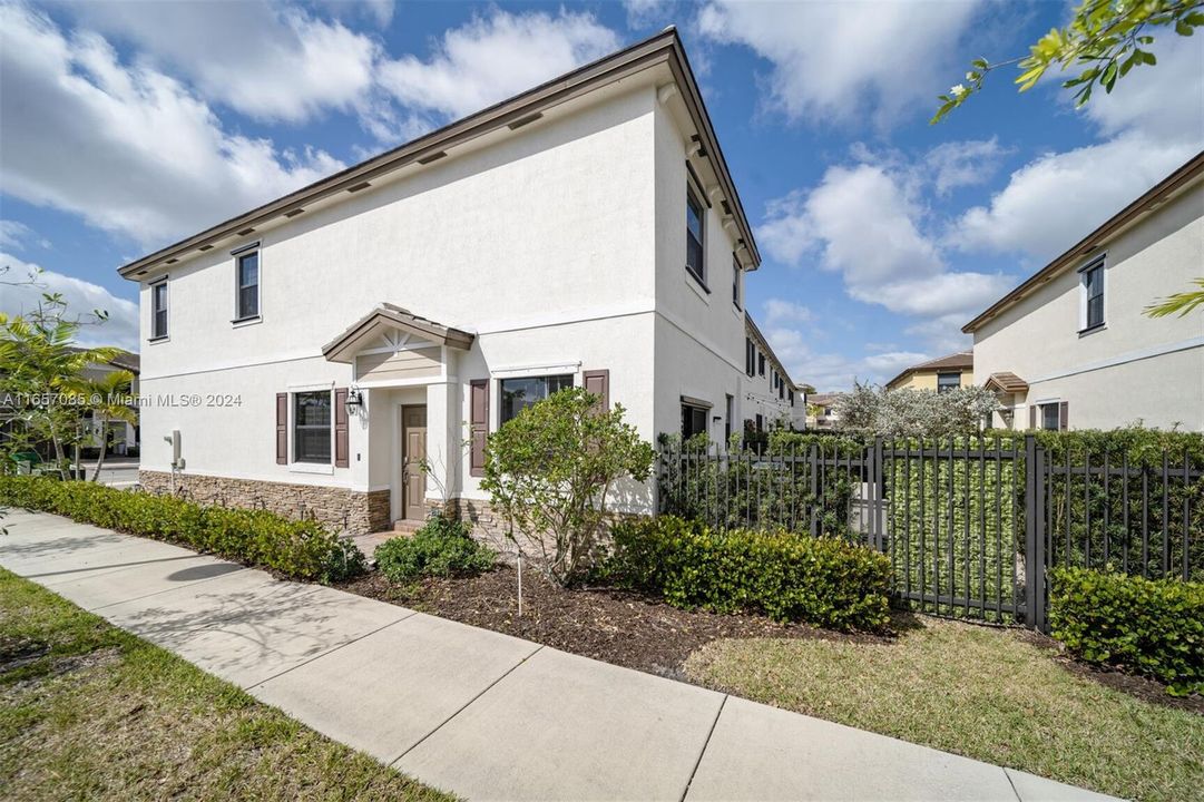 Active With Contract: $3,600 (3 beds, 2 baths, 1863 Square Feet)