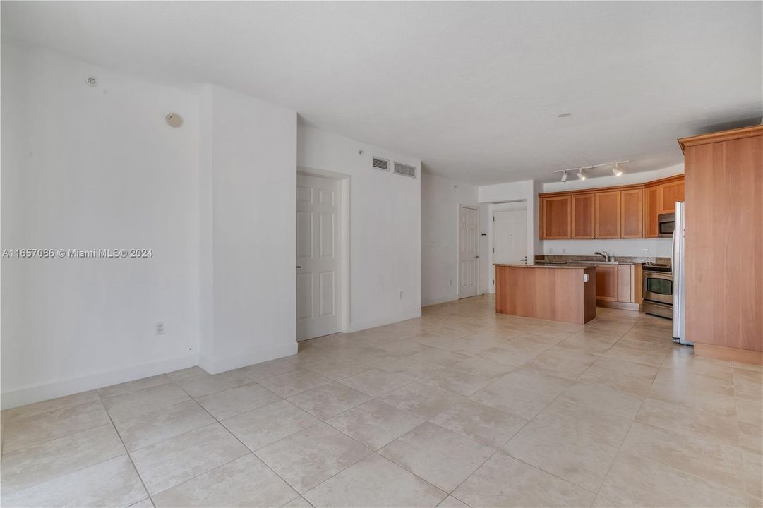 For Sale: $565,000 (1 beds, 1 baths, 782 Square Feet)