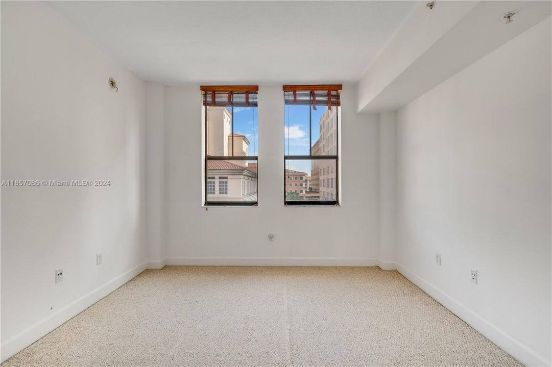 For Sale: $565,000 (1 beds, 1 baths, 782 Square Feet)