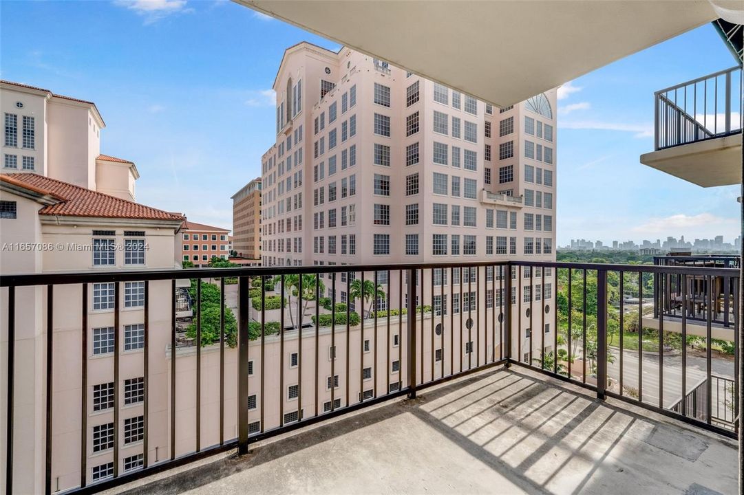 For Sale: $565,000 (1 beds, 1 baths, 782 Square Feet)