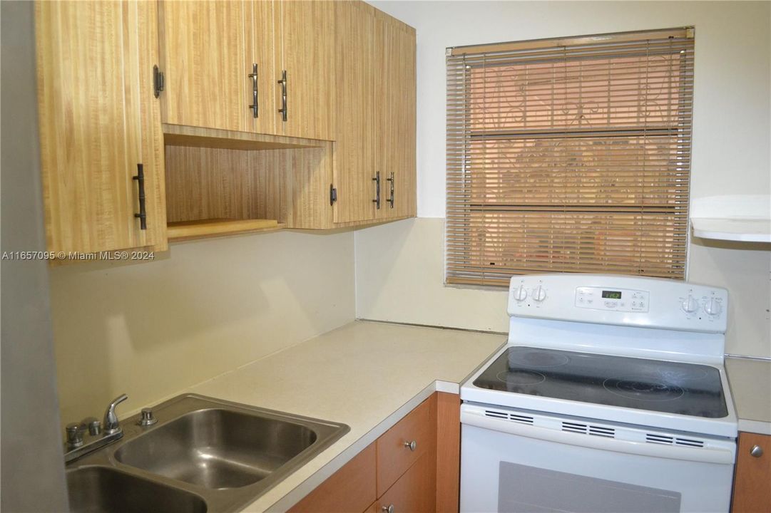 Active With Contract: $2,000 (2 beds, 1 baths, 1000 Square Feet)