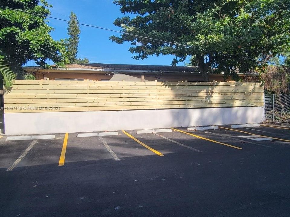 最近租的: $2,000 (1 贝兹, 1 浴室, 3006 平方英尺)