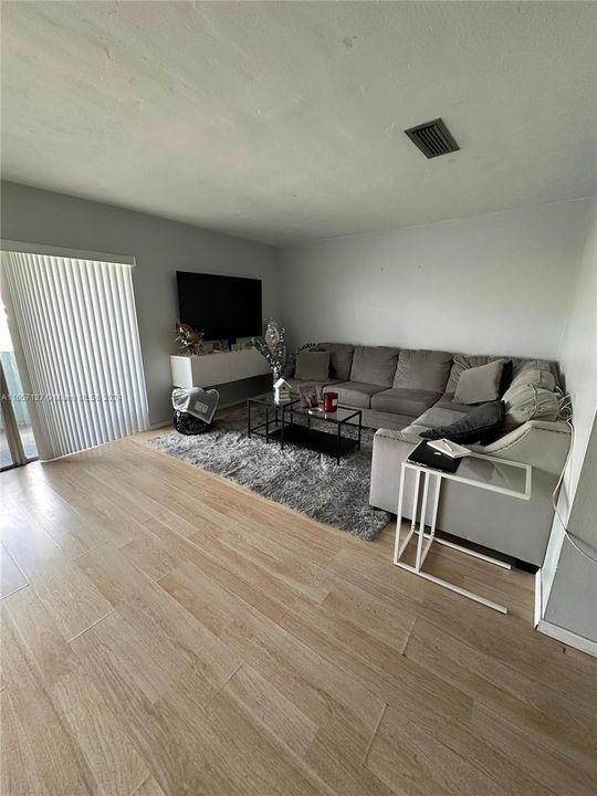 Recently Sold: $285,000 (2 beds, 2 baths, 1415 Square Feet)