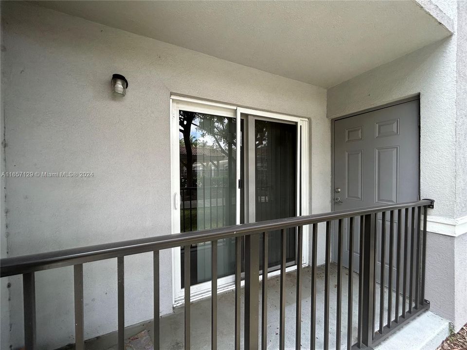 For Rent: $1,900 (1 beds, 1 baths, 650 Square Feet)