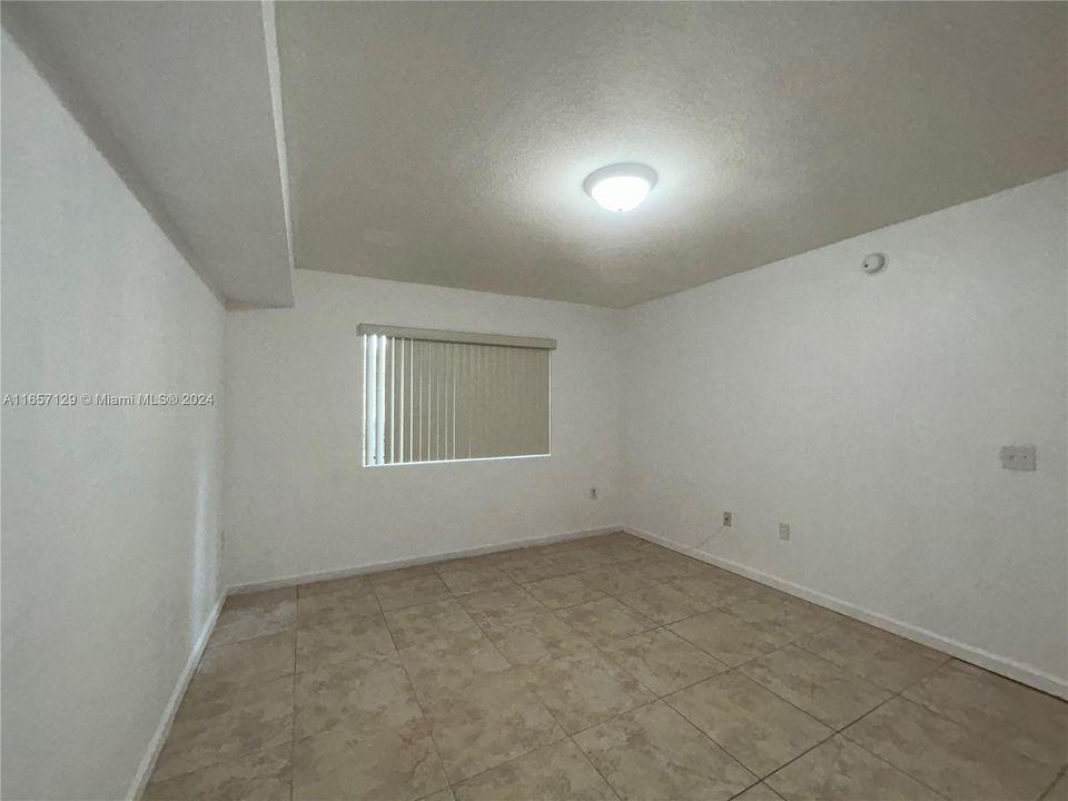 For Rent: $1,900 (1 beds, 1 baths, 650 Square Feet)