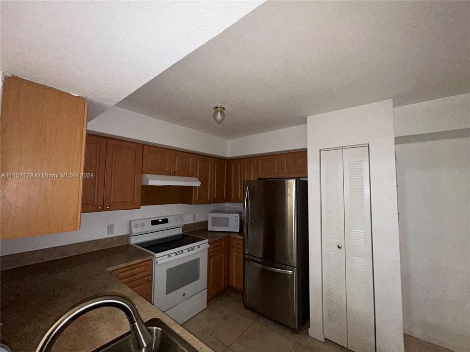 For Rent: $1,900 (1 beds, 1 baths, 650 Square Feet)