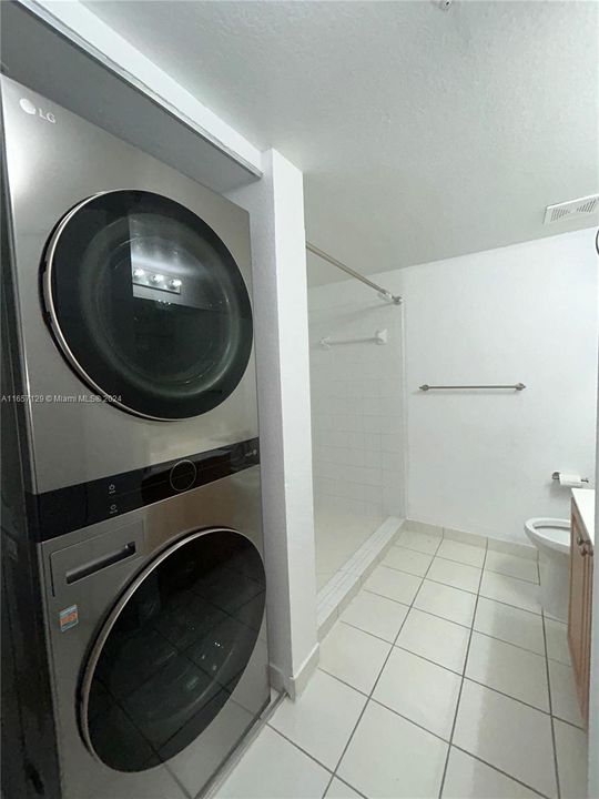 For Rent: $1,900 (1 beds, 1 baths, 650 Square Feet)