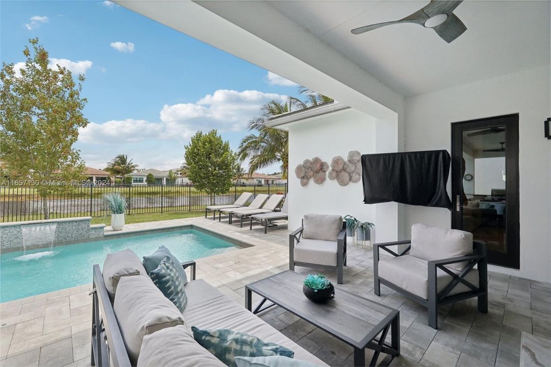 Active With Contract: $1,900,000 (3 beds, 3 baths, 2740 Square Feet)