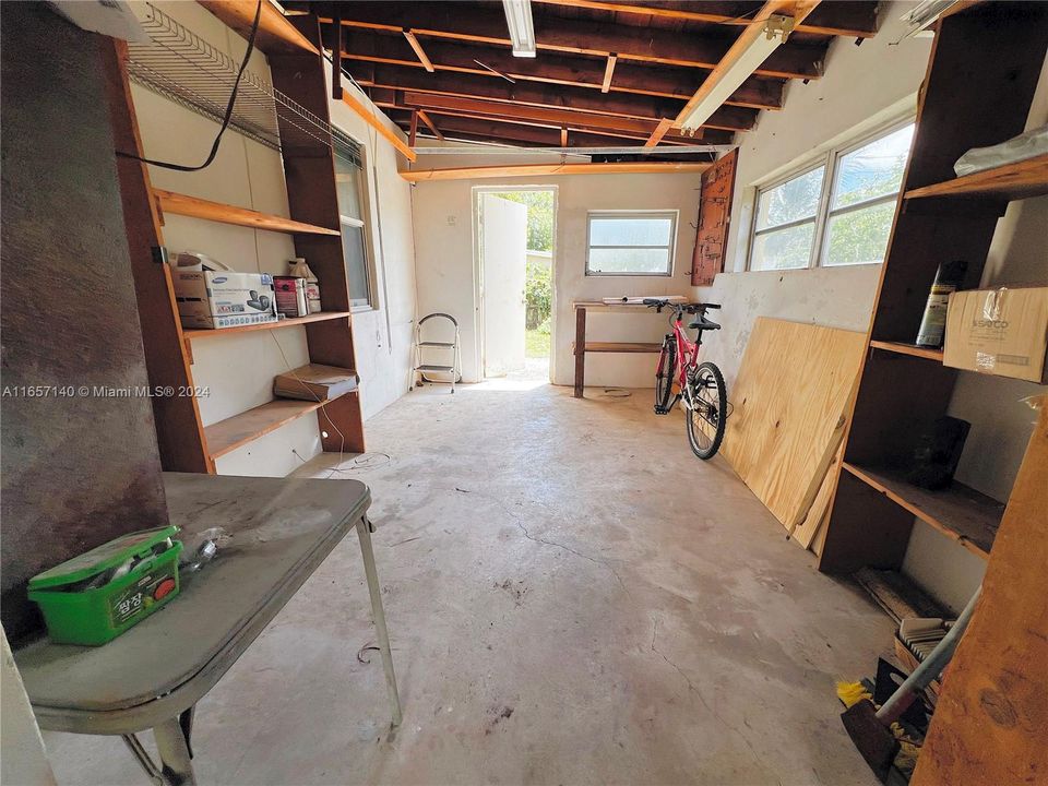 For Sale: $319,000 (3 beds, 1 baths, 1098 Square Feet)